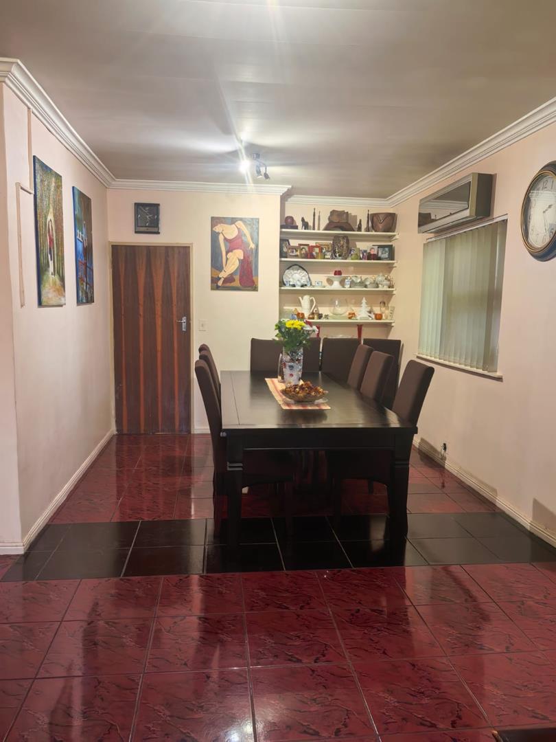 5 Bedroom Property for Sale in Peerless Park North Western Cape